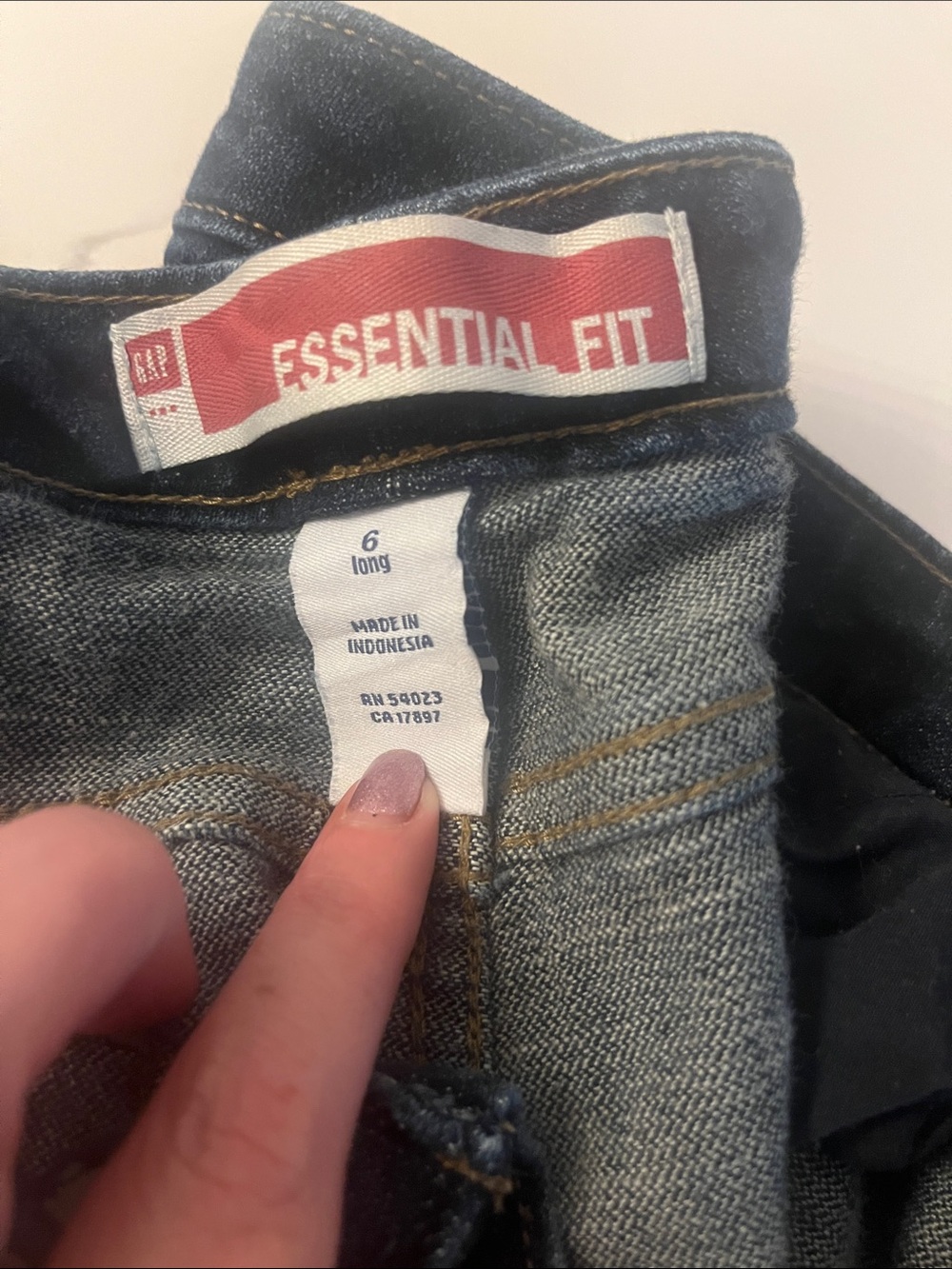 GAP Essential Fit Medium Blue Straight Jeans—6L - Picture 2 of 3